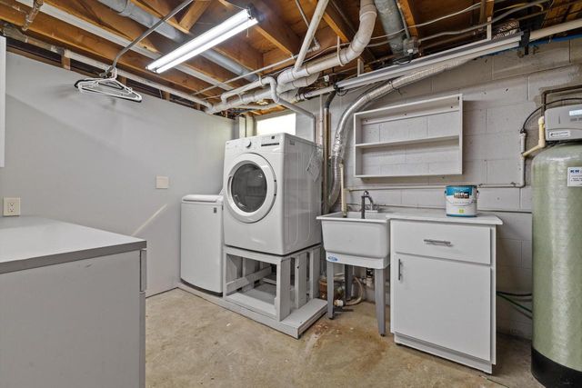 S76W31156 Century DRIVE, Mukwonago, WI 53149