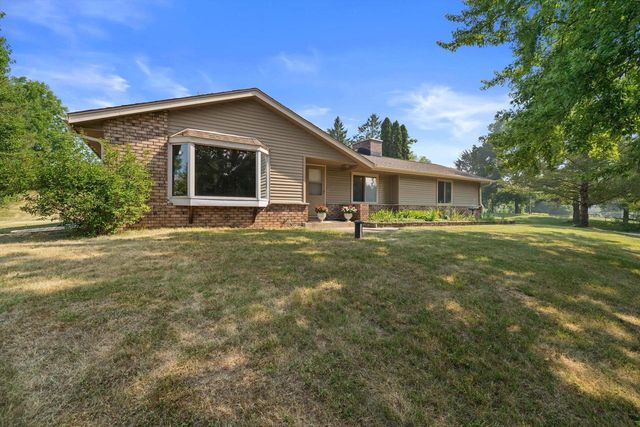 S76W31156 Century DRIVE, Mukwonago, WI 53149