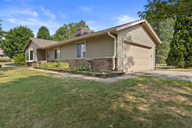 S76W31156 Century DRIVE, Mukwonago, WI 53149