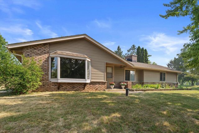 S76W31156 Century DRIVE, Mukwonago, WI 53149