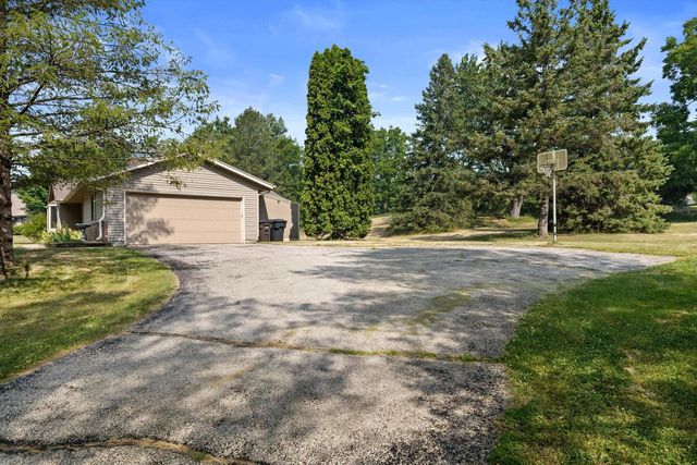 S76W31156 Century DRIVE, Mukwonago, WI 53149