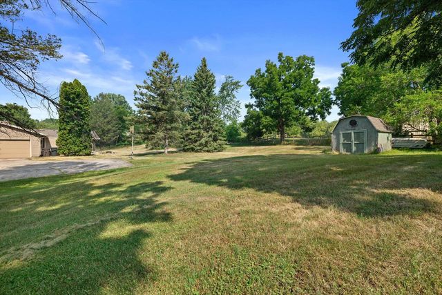 S76W31156 Century DRIVE, Mukwonago, WI 53149