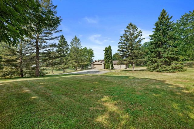 S76W31156 Century DRIVE, Mukwonago, WI 53149
