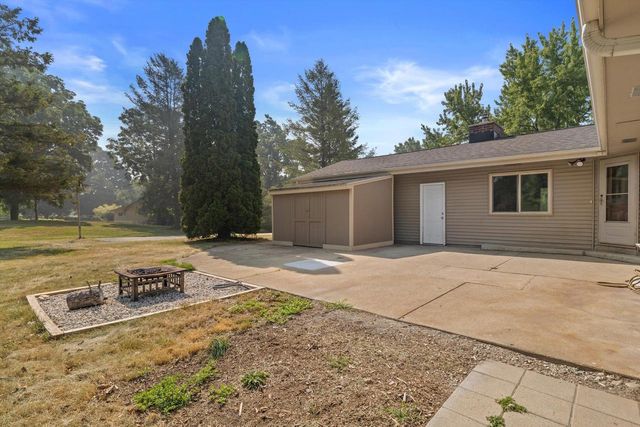 S76W31156 Century DRIVE, Mukwonago, WI 53149