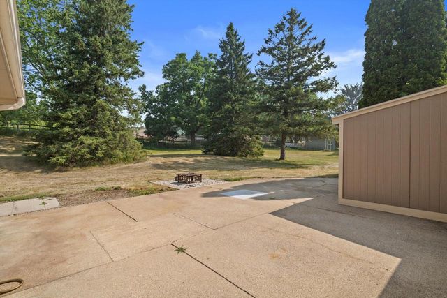 S76W31156 Century DRIVE, Mukwonago, WI 53149