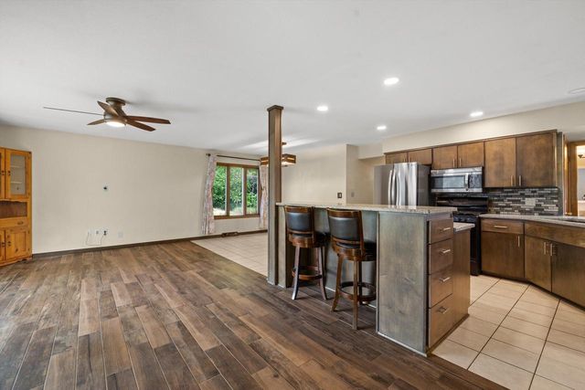 S76W31156 Century DRIVE, Mukwonago, WI 53149