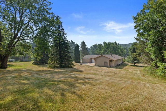 S76W31156 Century DRIVE, Mukwonago, WI 53149