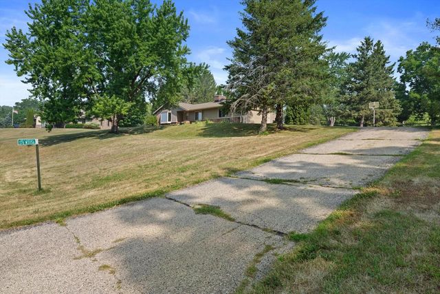 S76W31156 Century DRIVE, Mukwonago, WI 53149
