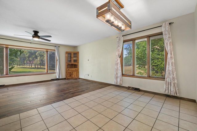 S76W31156 Century DRIVE, Mukwonago, WI 53149
