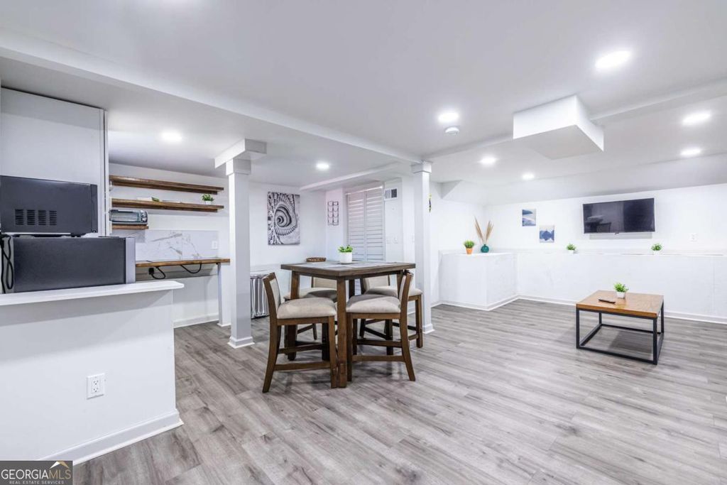 1122 Elaine Drive B, Forest Park, GA 30297