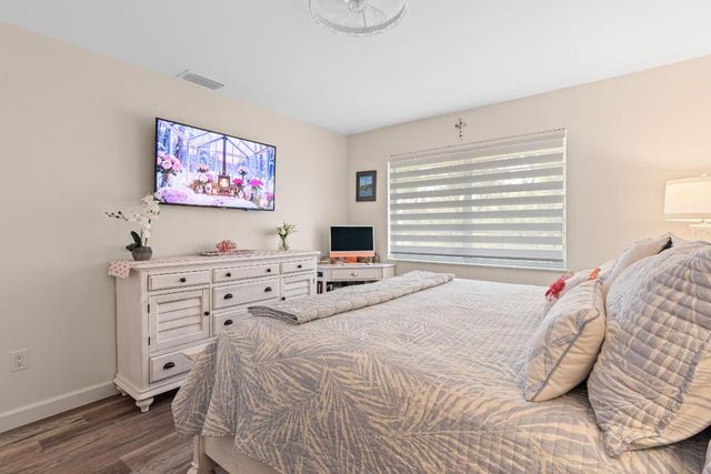 1957 SW Palm City Road 29- H, Stuart, FL 34994