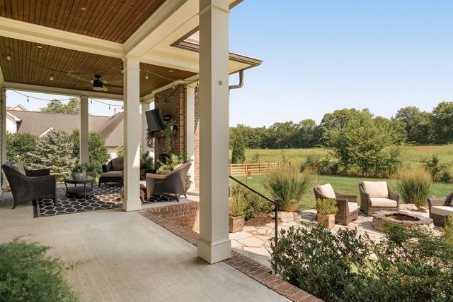 3061 Allenwood Dr, Thompsons Station, TN 37179