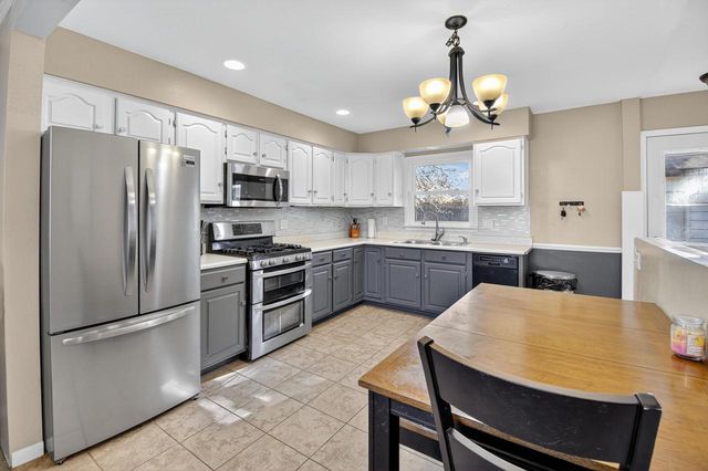 1123 Montclair DRIVE, Racine, WI 53402