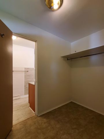 201 W Halleck Street, Morocco, IN 47963