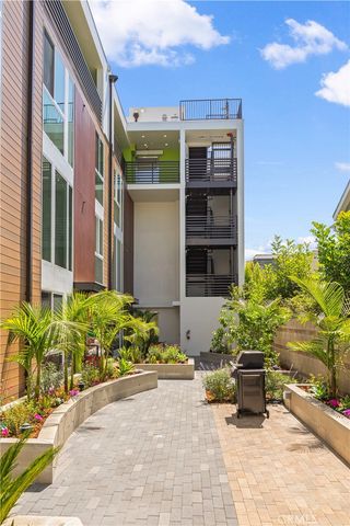 176 N. Catalina Avenue 104, Pasadena, CA 91106