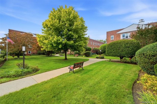200 N Village Avenue D7, Rockville Centre, NY 11570