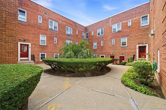 200 N Village Avenue D7, Rockville Centre, NY 11570