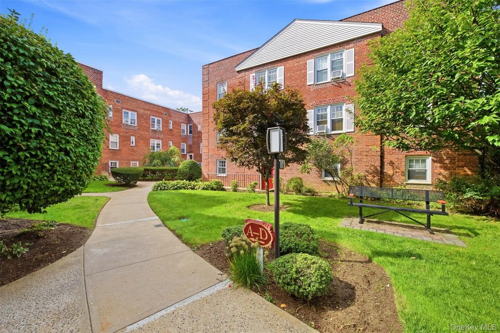 200 N Village Avenue D7, Rockville Centre, NY 11570 — photo 2