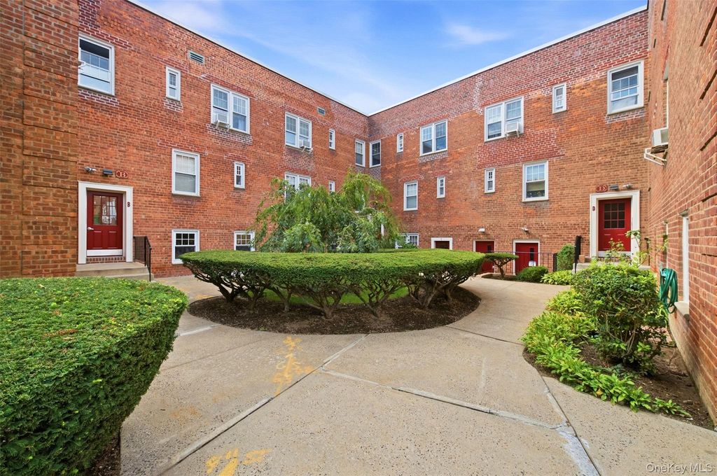 200 N Village Avenue D7, Rockville Centre, NY 11570 — photo 3
