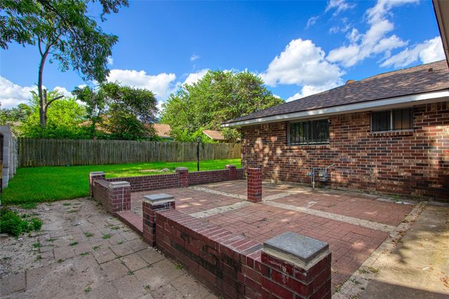 7410 Sawmill Trail, Houston, TX 77040