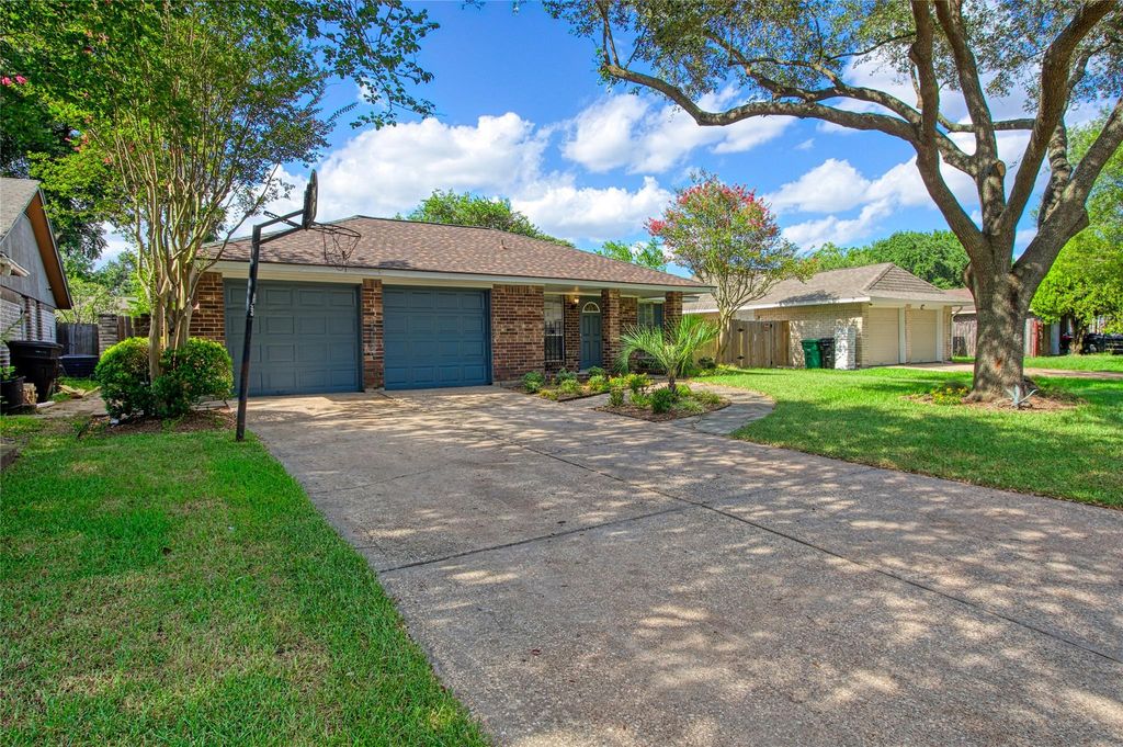 7410 Sawmill Trail, Houston, TX 77040