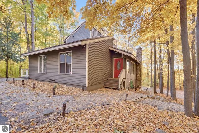 6211 Eagles Nest Court, Bellaire, MI 49615