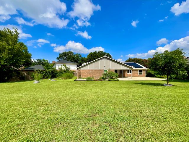 3705 Cobblestone Court, Bedford, TX 76021