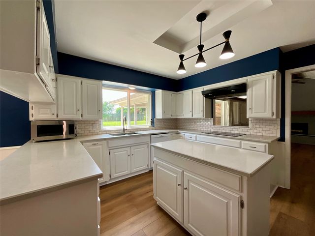 3705 Cobblestone Court, Bedford, TX 76021