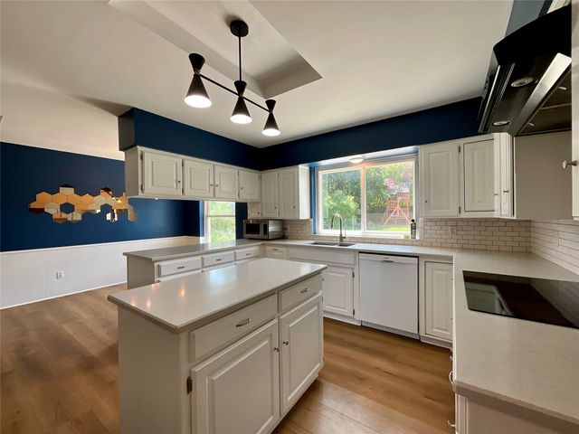 3705 Cobblestone Court, Bedford, TX 76021