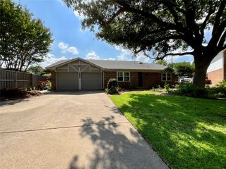 3705 Cobblestone Court, Bedford, TX 76021