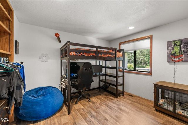 4809 E Evans Creek Road, Rogue River, OR 97537