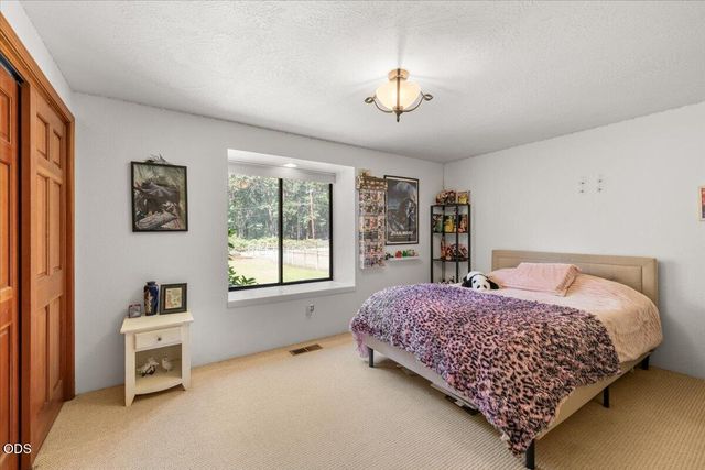 4809 E Evans Creek Road, Rogue River, OR 97537