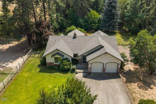 4809 E Evans Creek Road, Rogue River, OR 97537