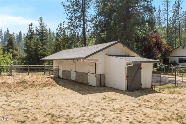 4809 E Evans Creek Road, Rogue River, OR 97537