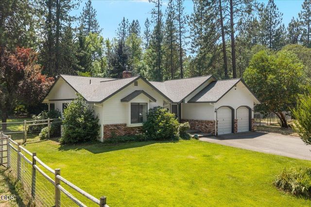 4809 E Evans Creek Road, Rogue River, OR 97537