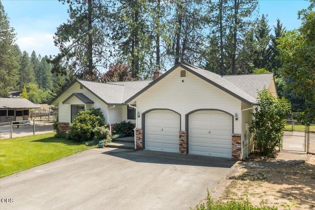 4809 E Evans Creek Road, Rogue River, OR 97537