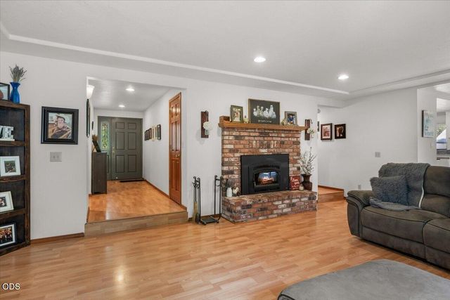 4809 E Evans Creek Road, Rogue River, OR 97537
