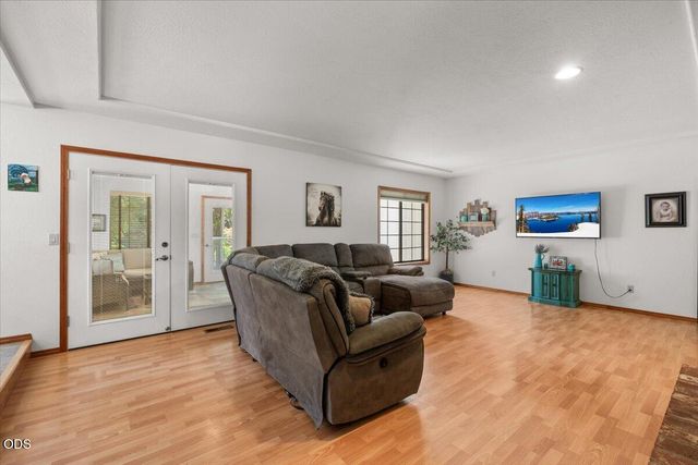 4809 E Evans Creek Road, Rogue River, OR 97537