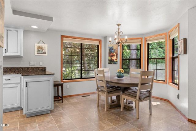 4809 E Evans Creek Road, Rogue River, OR 97537