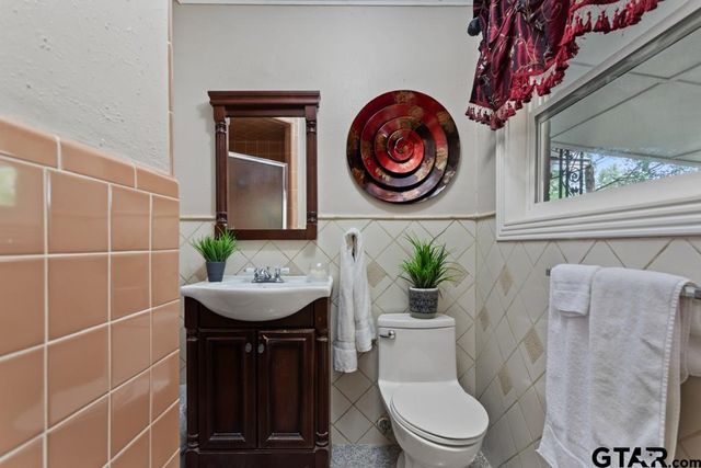 910 E Barbara, Tyler, TX 75701