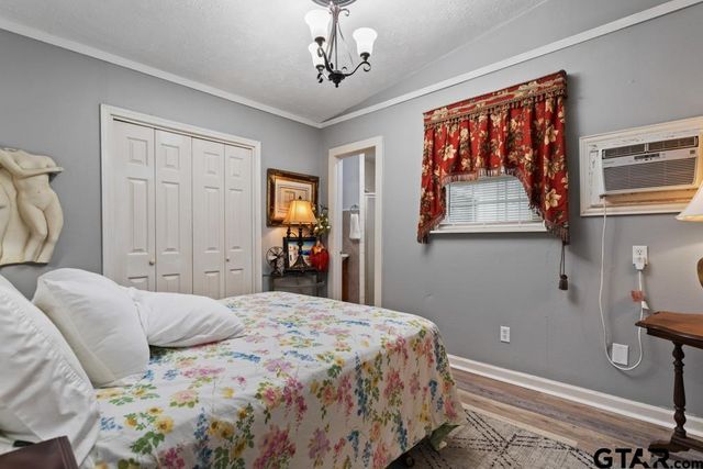 910 E Barbara, Tyler, TX 75701
