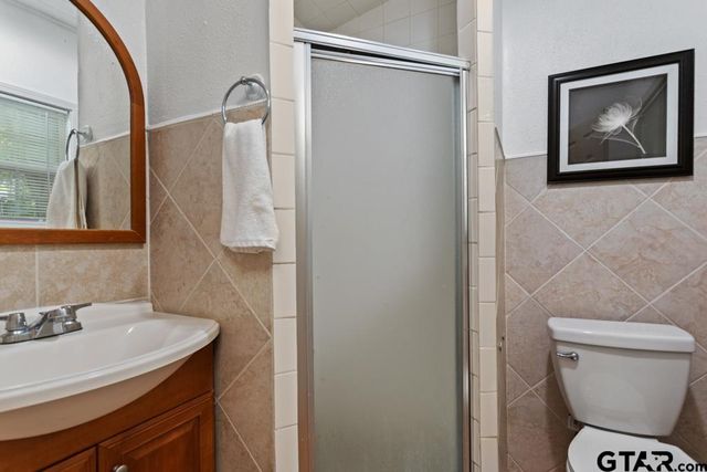 910 E Barbara, Tyler, TX 75701