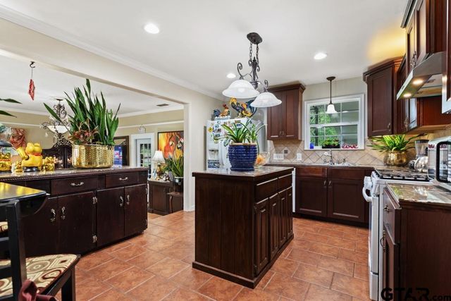 910 E Barbara, Tyler, TX 75701