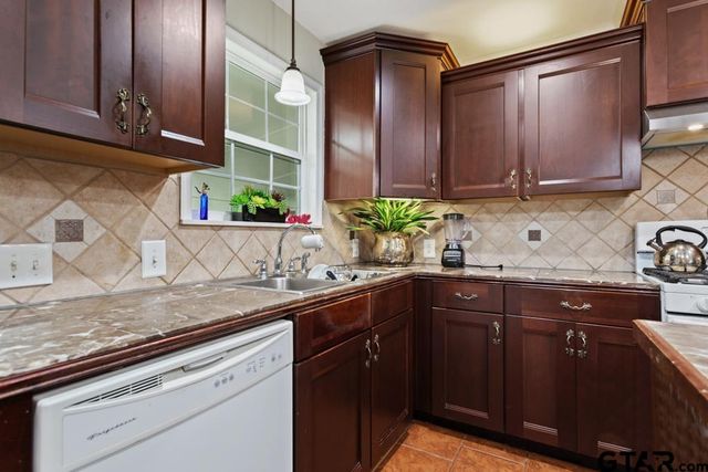 910 E Barbara, Tyler, TX 75701