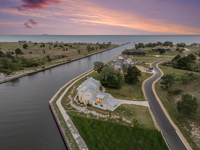 6736 Saugatuck Beach Road, Saugatuck, MI 49453