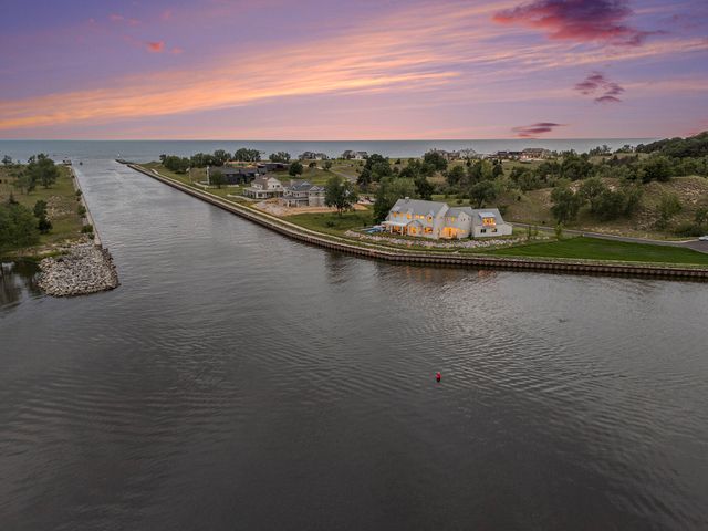 6736 Saugatuck Beach Road, Saugatuck, MI 49453