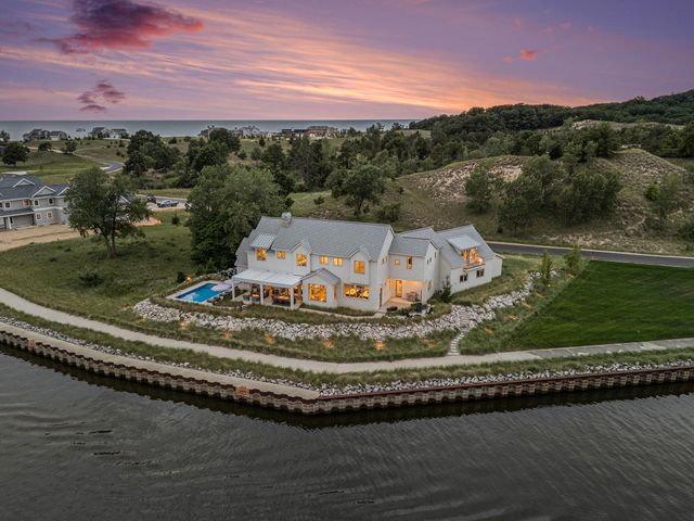 6736 Saugatuck Beach Road, Saugatuck, MI 49453