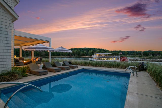 6736 Saugatuck Beach Road, Saugatuck, MI 49453