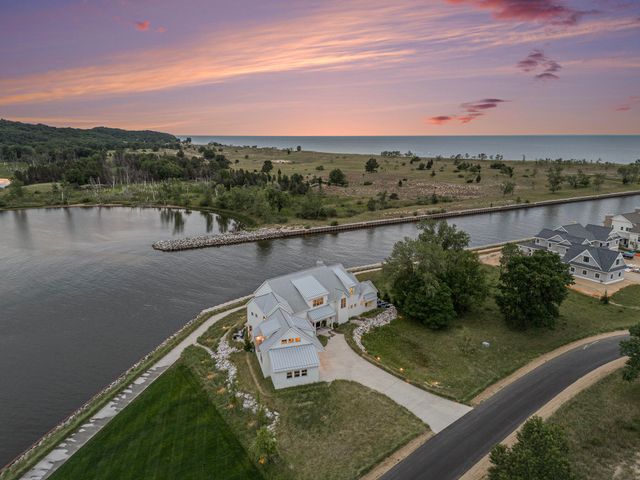 6736 Saugatuck Beach Road, Saugatuck, MI 49453