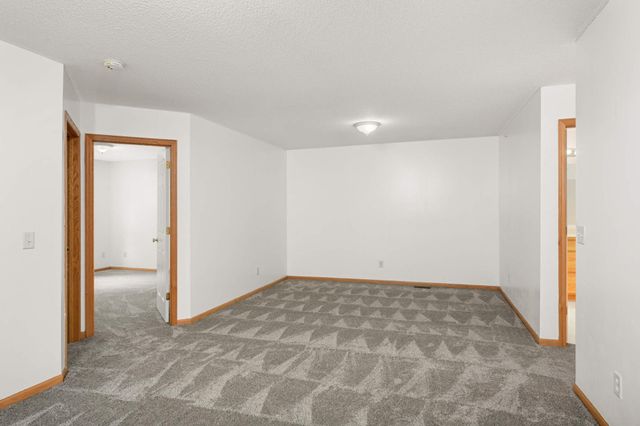 6127 32nd Avenue N, Crystal, MN 55422